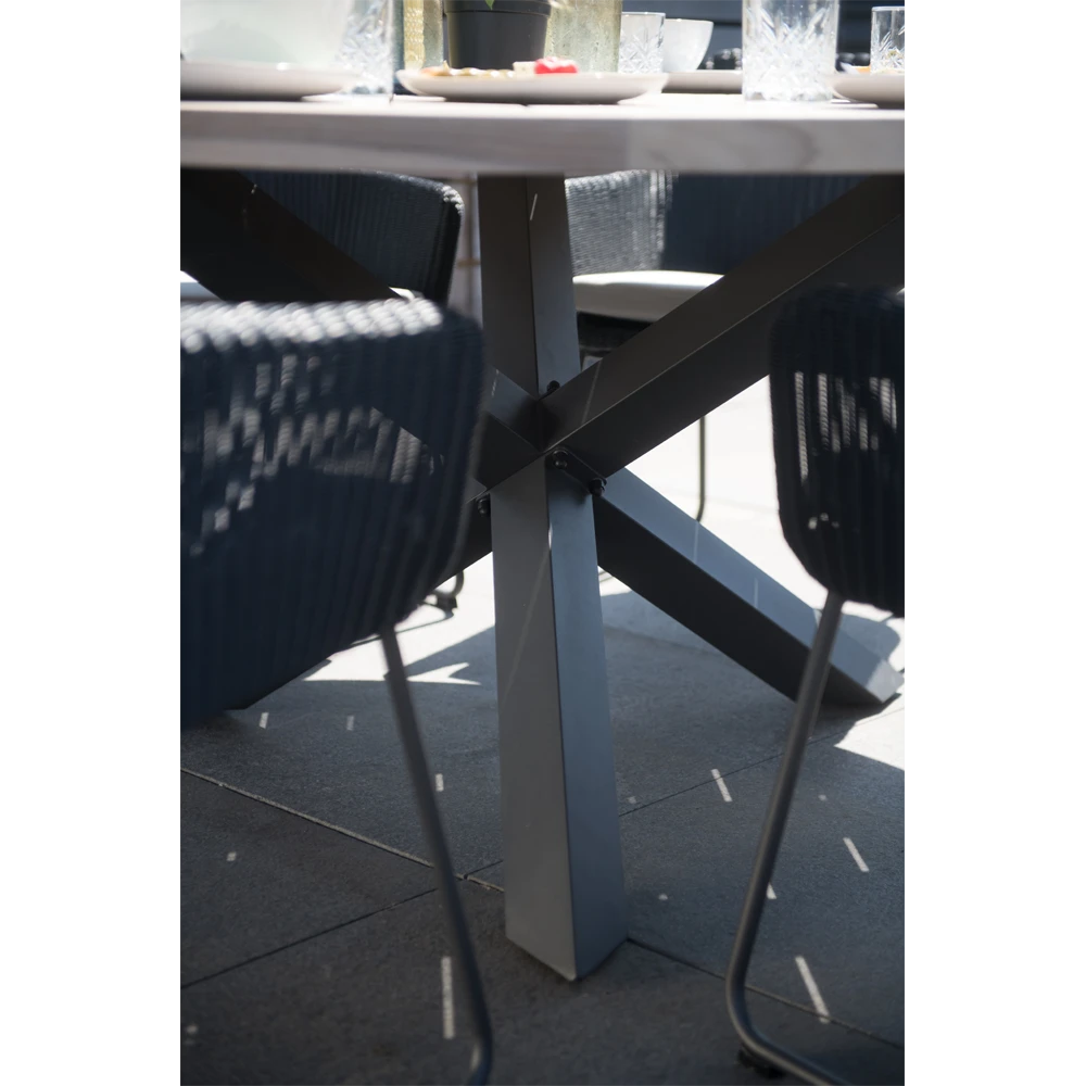 Louvre Dining Tafel Met Alu Poten - U00f8 160 Cm - Natural Teak - Afbeelding 4